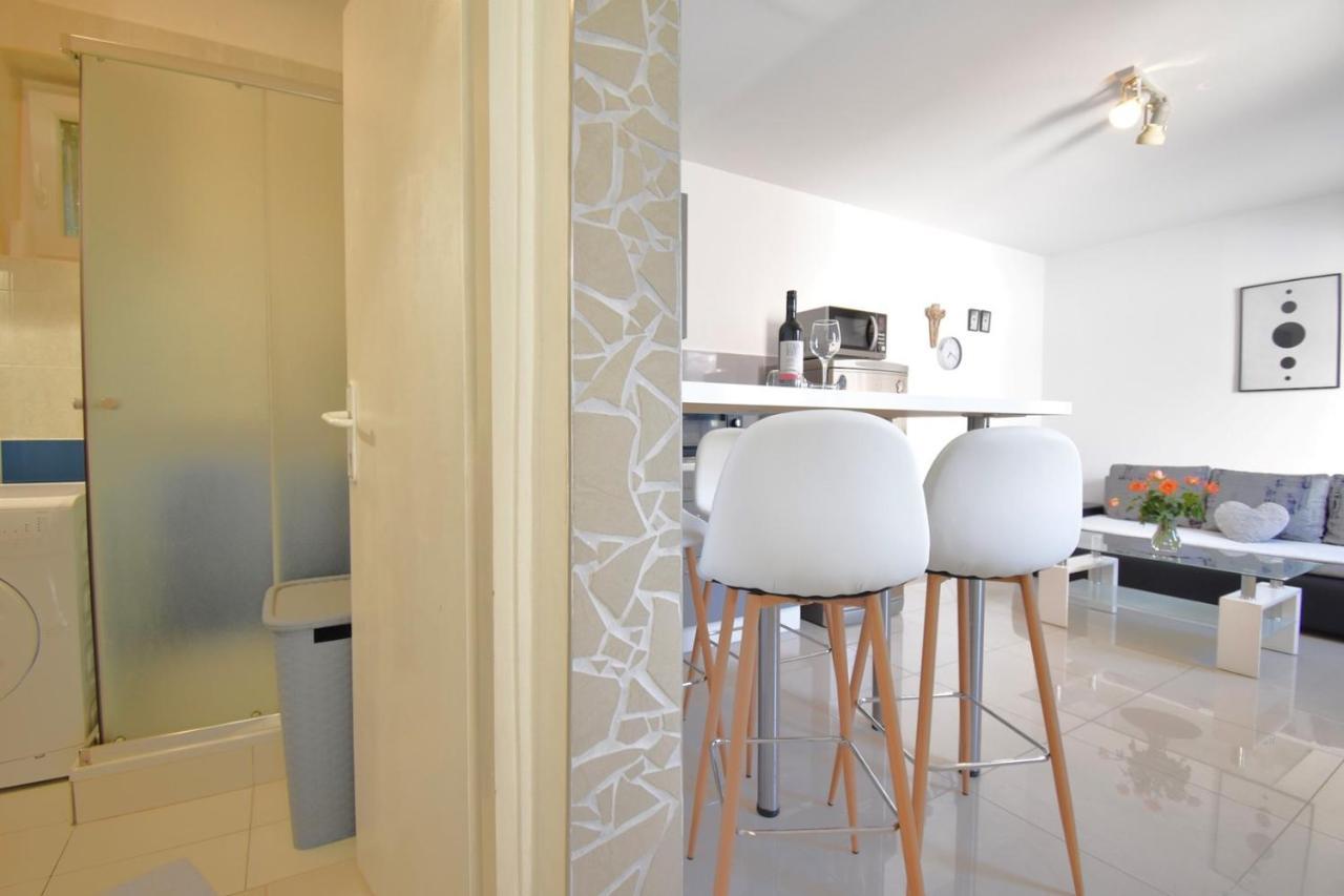 City Centre Apartment With Terrace 2 Pula Bagian luar foto