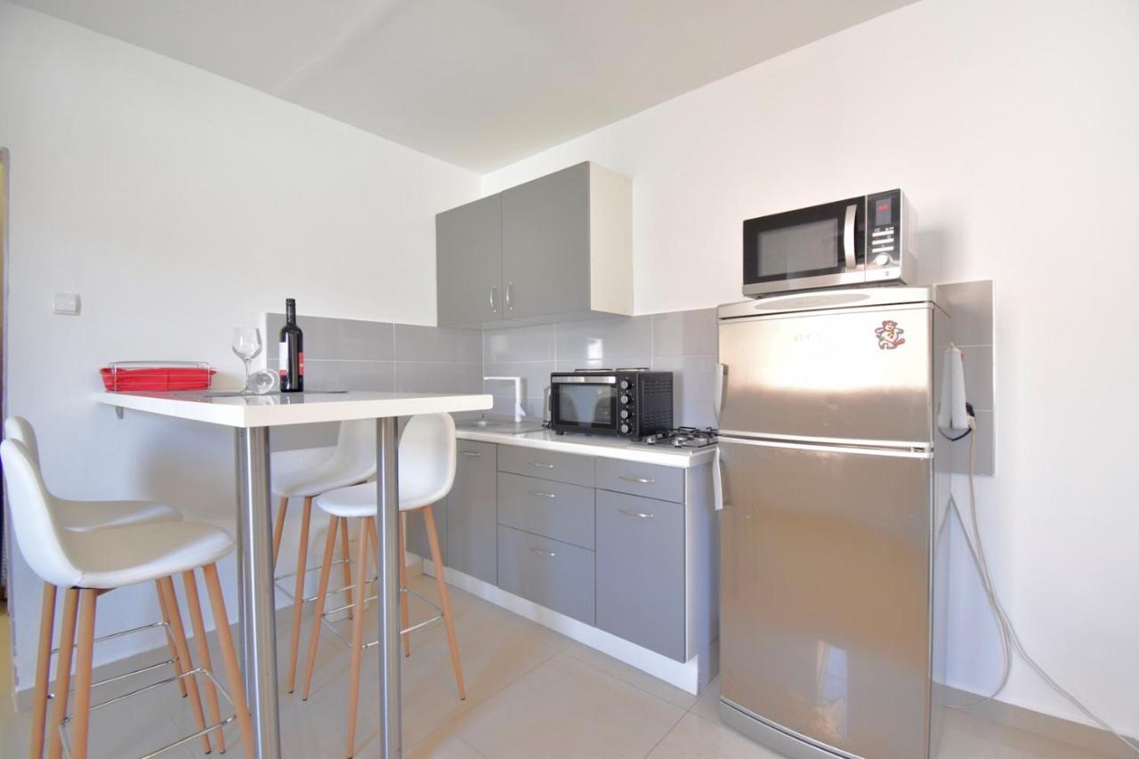 City Centre Apartment With Terrace 2 Pula Bagian luar foto
