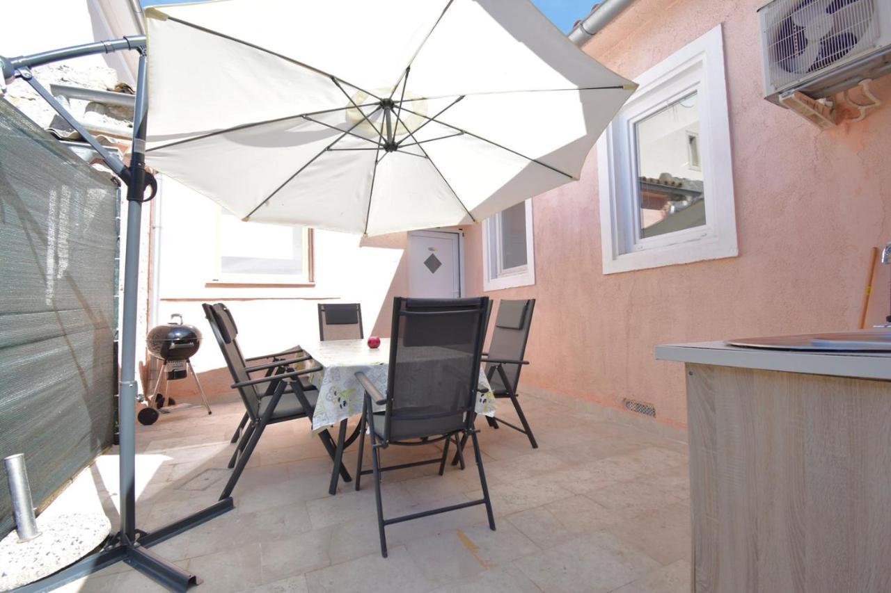 City Centre Apartment With Terrace 2 Pula Bagian luar foto