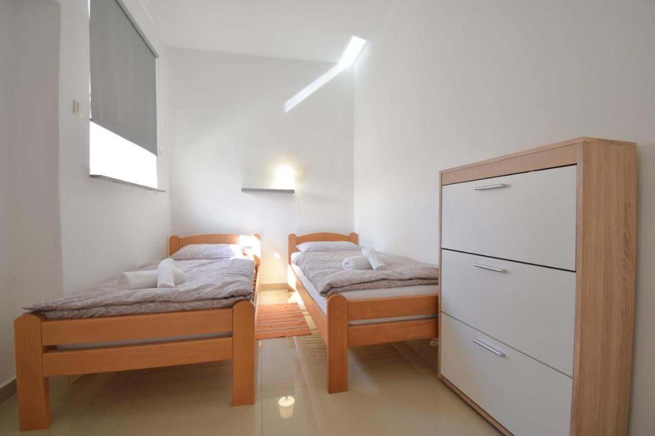 City Centre Apartment With Terrace 2 Pula Bagian luar foto